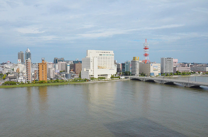 信濃川と万代橋