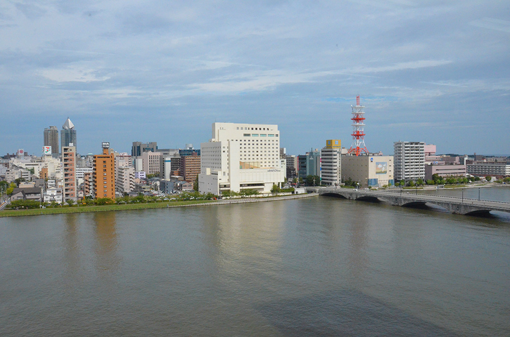 信濃川沿いビル10階のリバーサイド